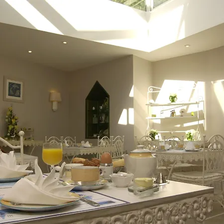 Ξενοδοχείο Lutetia & 3*